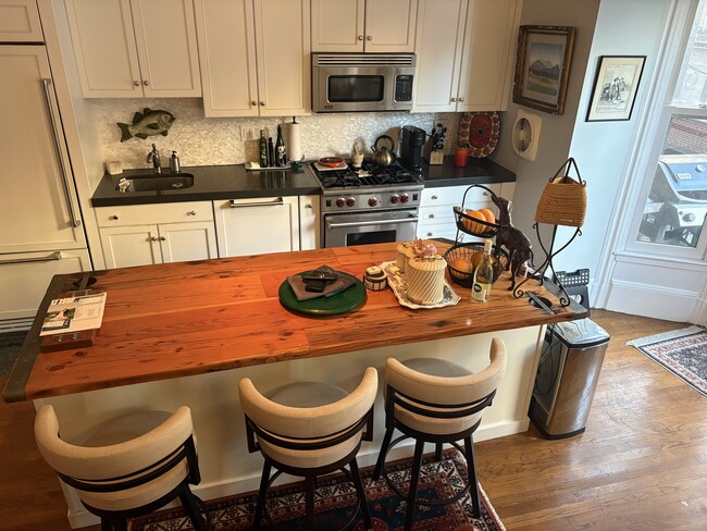 Building Photo - 35 Upton St