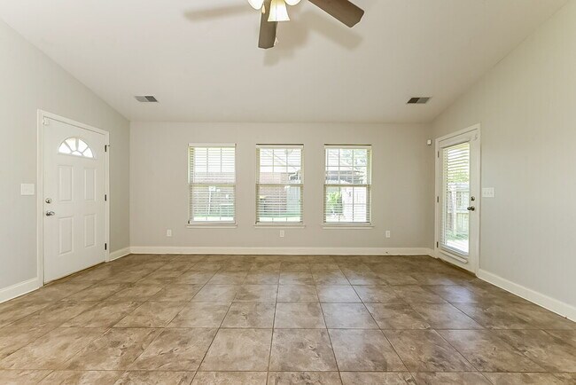 Building Photo - 45 Clover St