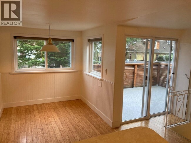 Building Photo - 3076 Clark Dr