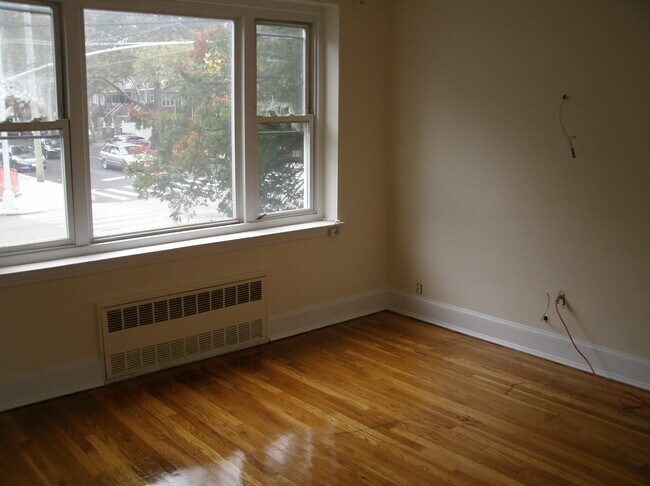 Foto del edificio - 5301 Glenwood Rd