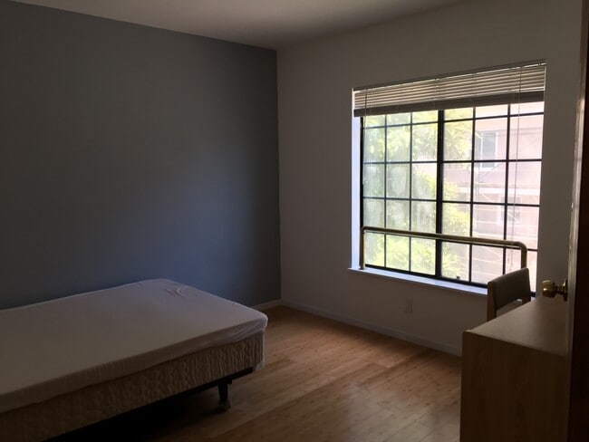 Foto del edificio - 409 Dellbrook Ave