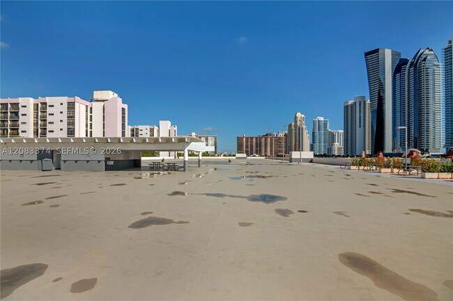 Foto del edificio - 16919 N Bay Rd