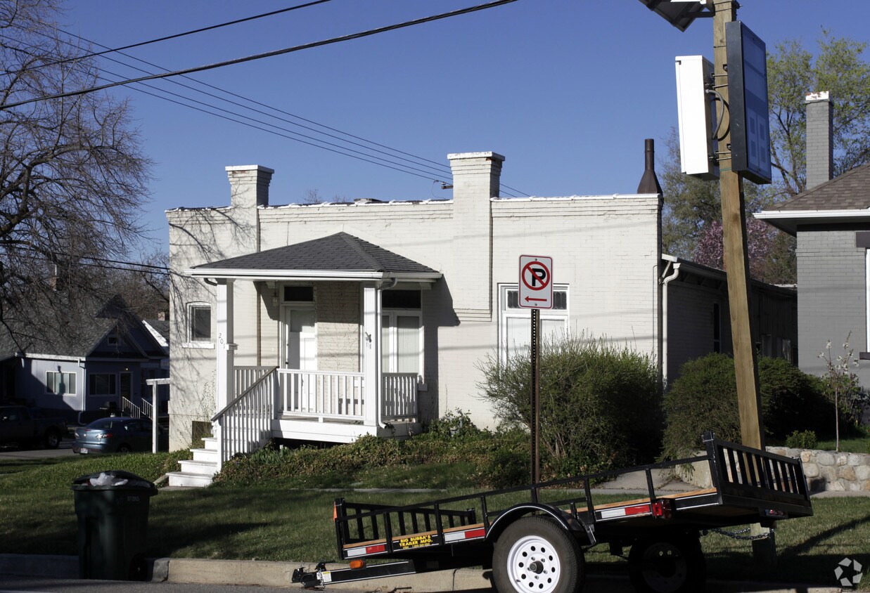 Building Photo - 123 H St