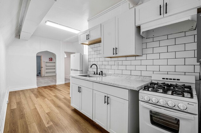 Building Photo - 2230 Tilbury Ave