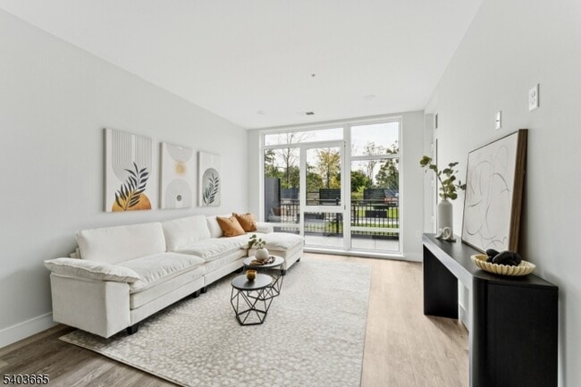 Foto del edificio - 140 W Webster Ave