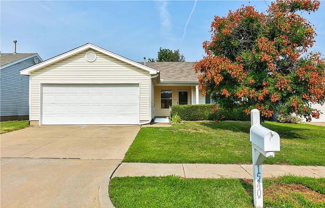 Primary Photo - Beautiful 3 Bed 2 Bath in southwest Moore!