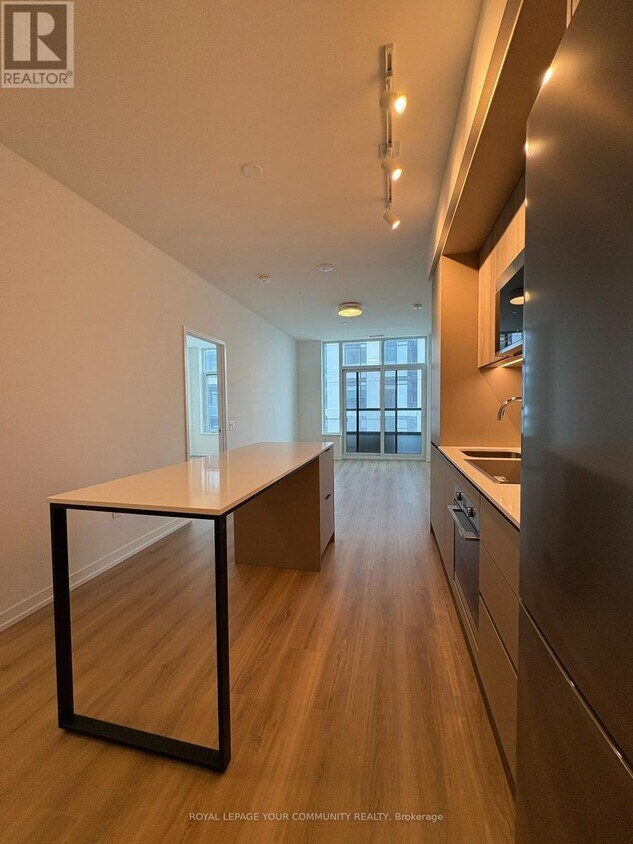 Photo principale - 2485-2485 Eglinton Ave W