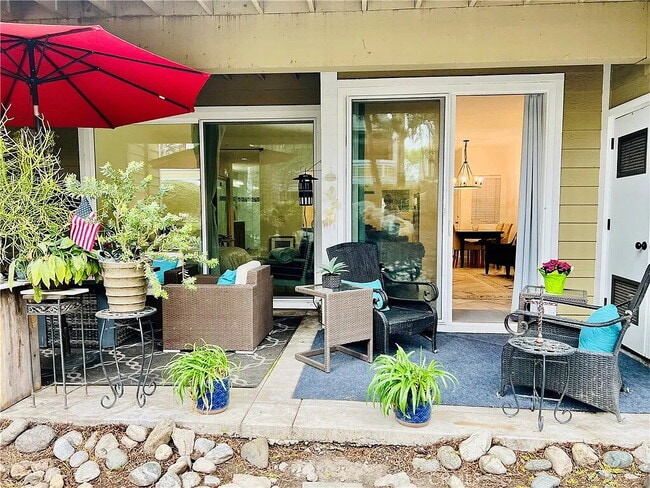 Foto del edificio - "Charming 2-Bedroom Haven in Santa Ana – Your Ideal Retreat Awaits!"