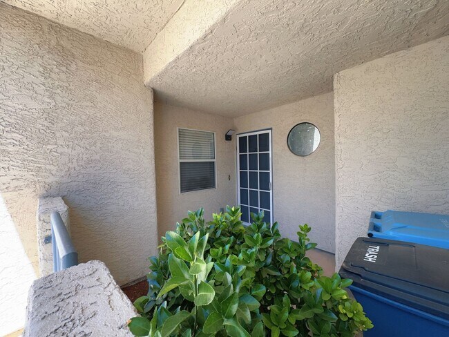 Foto del edificio - 2 bedroom 2.5 bath 1 garage 1 carport town...