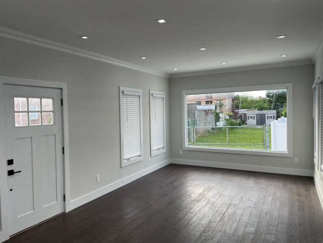 Building Photo - 93 Skidmore Ln