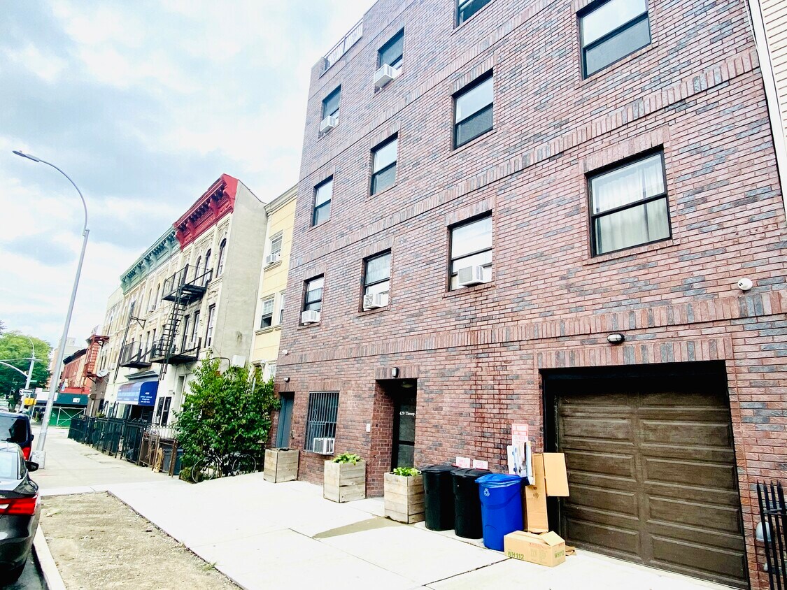 Primary Photo - 429 Throop Ave