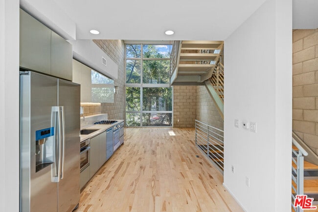 Building Photo - 3450 Cahuenga Blvd W