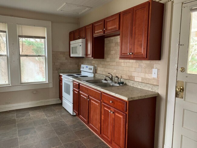 Foto del edificio - 421 Piedmont Rd