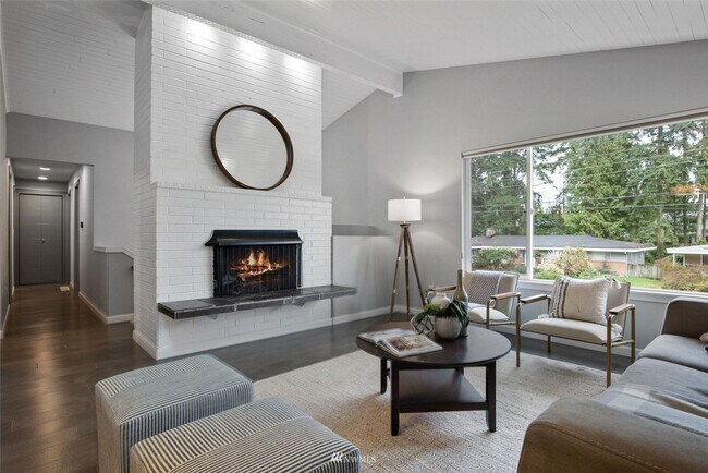 Foto del edificio - CLICK "REQUEST A TOUR" NOW!