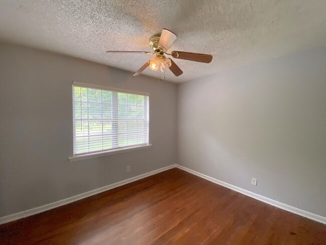 Building Photo - 8282 Fayette Cove