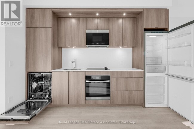 Building Photo - 60 Central Park Roadway