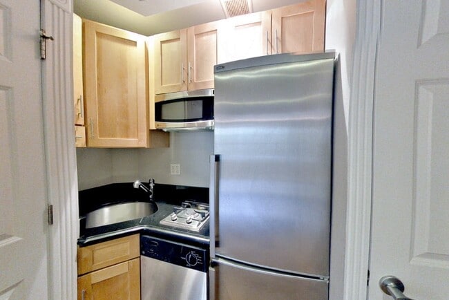 Photo - 521 E 5th St Apartment