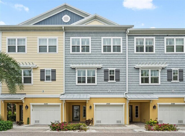 Foto del edificio - 3162 Moorings Dr S
