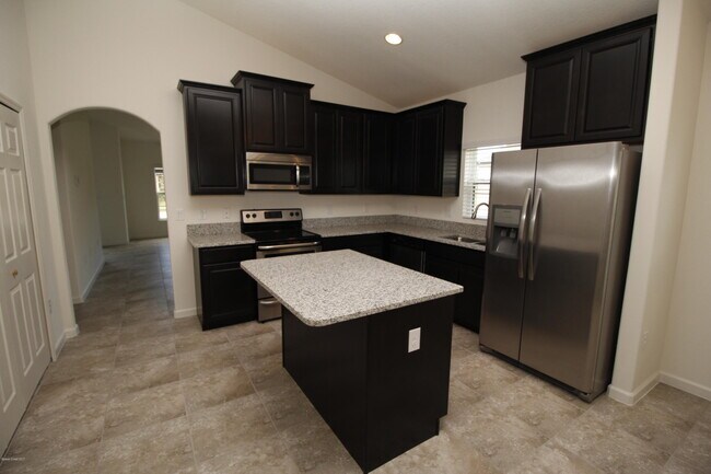 Building Photo - 561 Dillard Dr SE