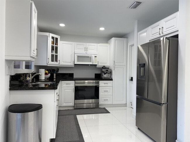 Building Photo - 9599 Stones River Park Way