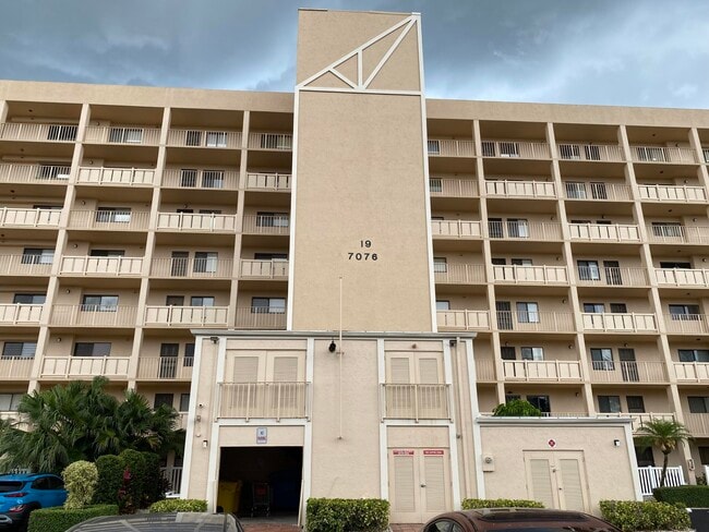 Building Photo - 7076 Huntington Ln