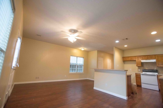 Foto del edificio - 7824 Comal St