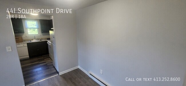 Foto del edificio - 44 Southpoint Dr