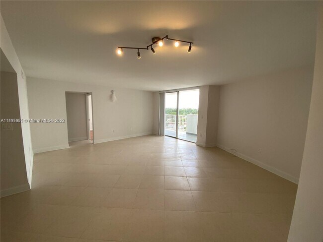 Foto del edificio - 1300 NE Miami Gardens Dr