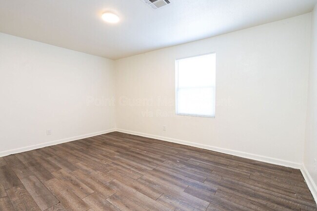 Foto del edificio - 4471 E Boston Dr