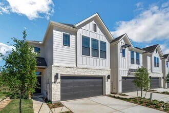 Building Photo - 13652 Giovannis Gdn