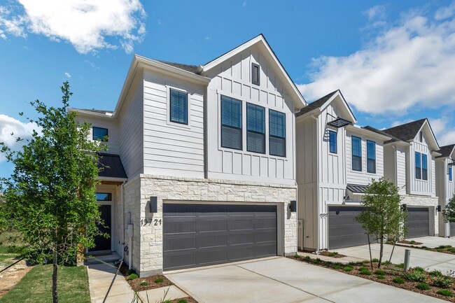 Foto del edificio - Brand New Modern Townhomes in Bella Vista!!!