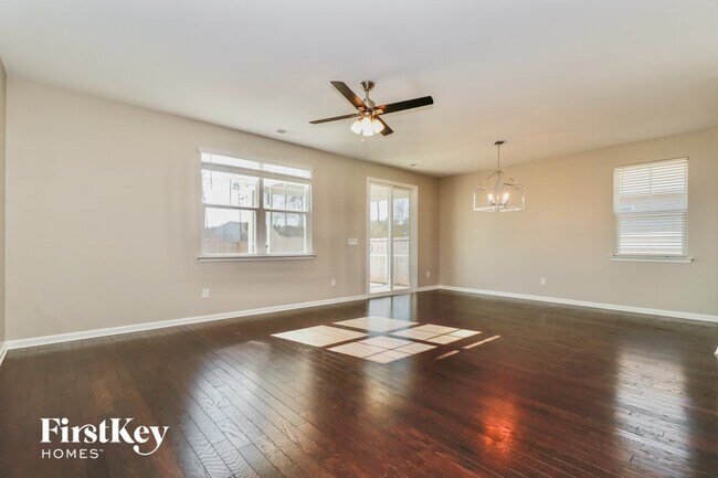 Foto del edificio - 315 Celestial Blvd