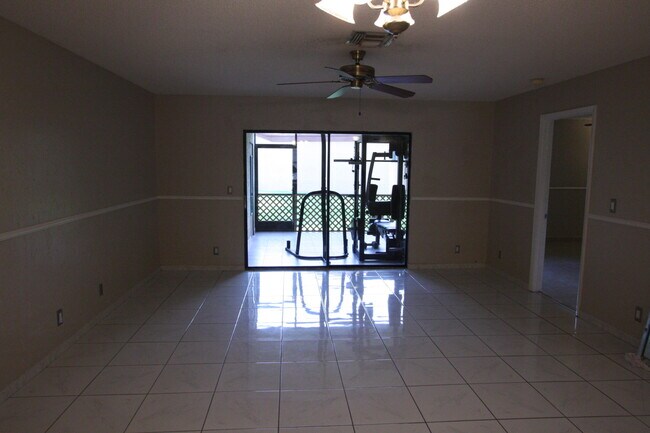 Foto del edificio - 2307 Lakeview Dr W