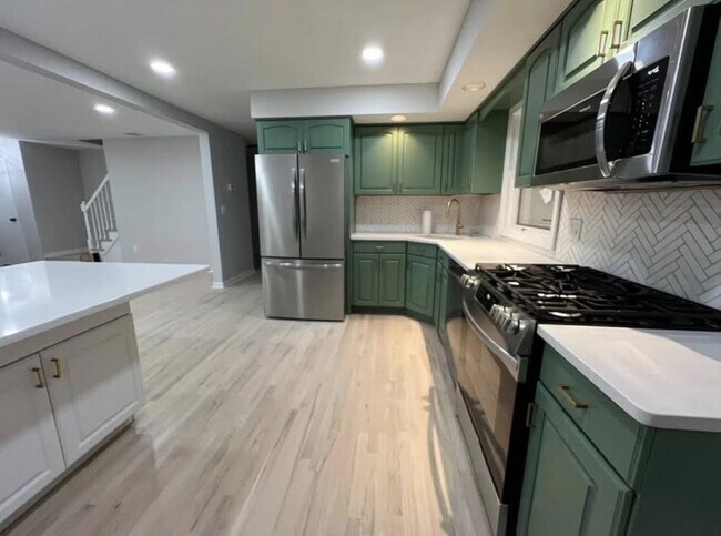 Foto del edificio - 252 Knickerbocker Rd