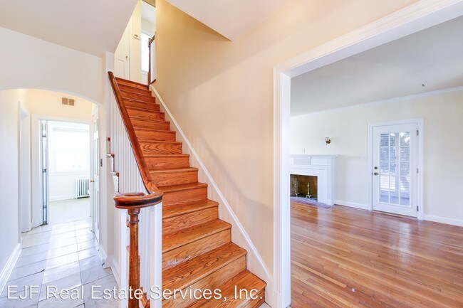 Foto del edificio - 3901 17th Pl NE