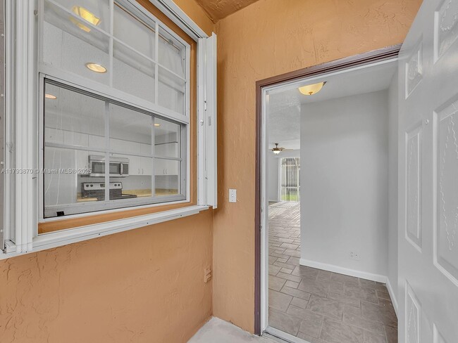 Foto del edificio - 1458 Coronado Rd
