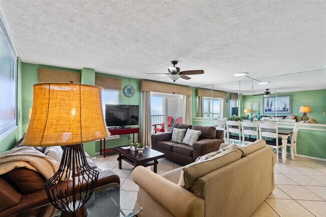 Building Photo - 8743 Thomas Dr