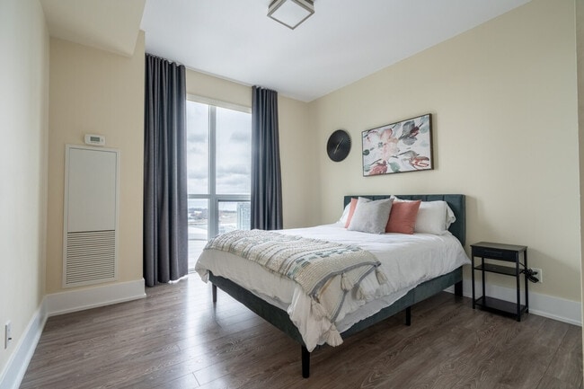 Building Photo - 579 Blue Jays Way