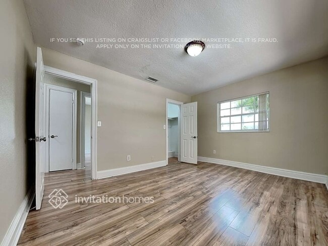 Building Photo - 3220 SW 118th Ct