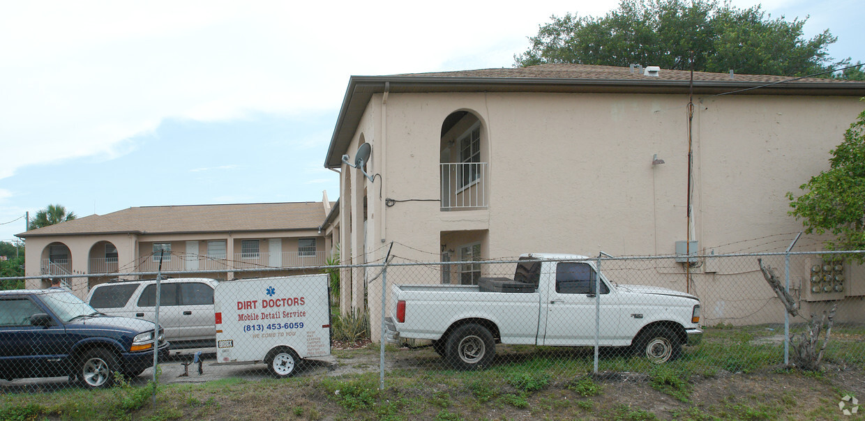 Building Photo - 4414 N Clark Ave