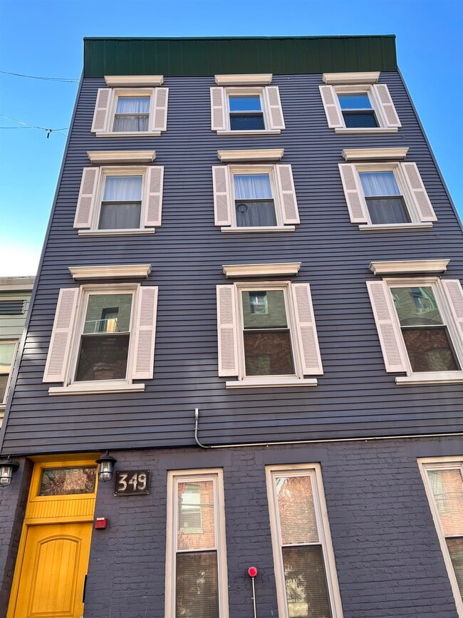 Building Photo - 349 9th St