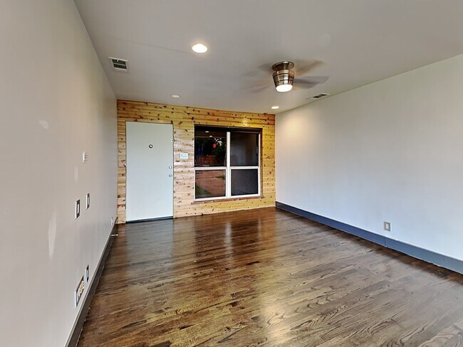 Foto del edificio - 2307 Cardinal Ln