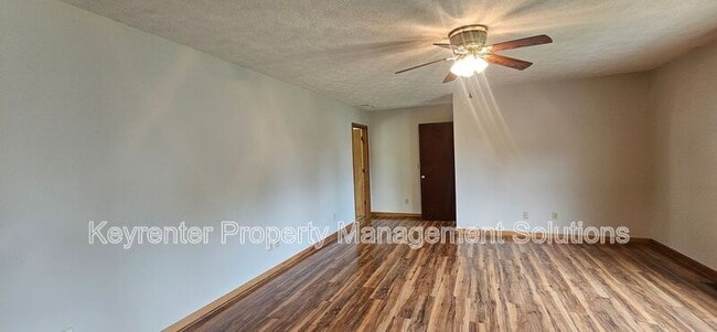 Building Photo - 2 Singing Pines Ln
