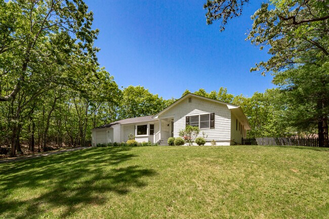 Foto del edificio - 37 Shady Cove Ln