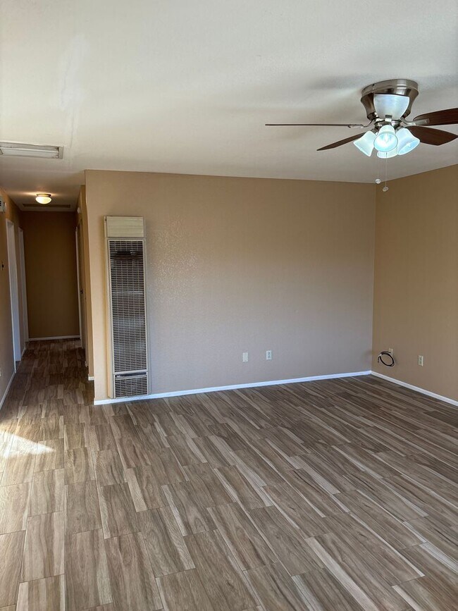 Building Photo - Nice 3 bedroom 2 bath