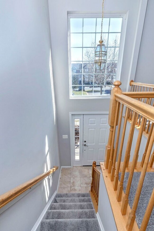 Building Photo - Fantastic Townhouse For Lease
