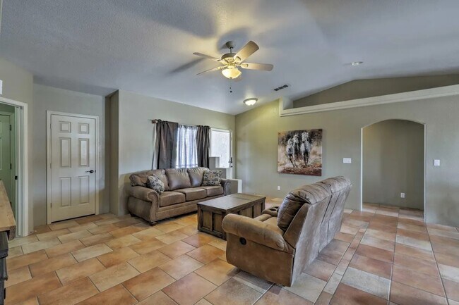 Foto del edificio - 2598 Rainbow Ave N