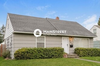 Building Photo - 724 5th St SE