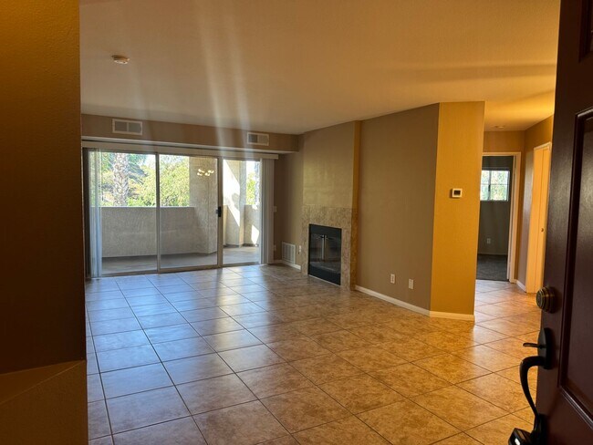 Building Photo - ***SCENIC SCRIPPS RANCH***2/2 CONDO W/ TAN...