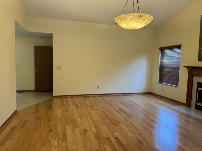 Building Photo - 3608 Newell Dr